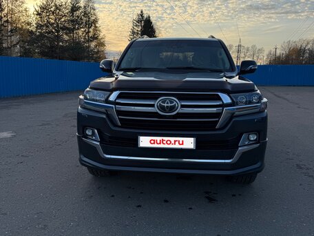 2016 Toyota Land Cruiser 200 Series Рестайлинг 2, серый, 5100000 рублей, вид 3