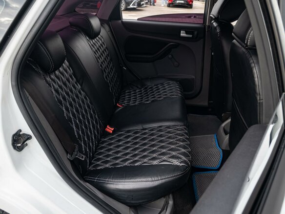 2010 Ford Focus II Рестайлинг, белый - вид 6