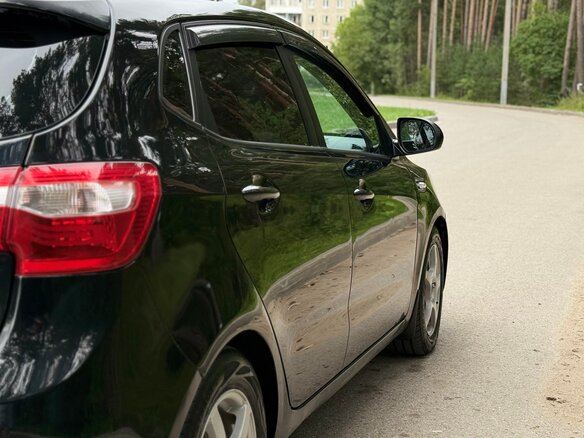 2013 Kia Rio 4-speed III, чёрный, 620000 рублей - вид 12