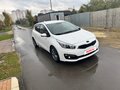 2017 Kia Ceed II Рестайлинг, белый - вид 2