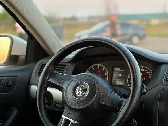 2012 Volkswagen Jetta VI, белый, 630000 рублей - вид 2