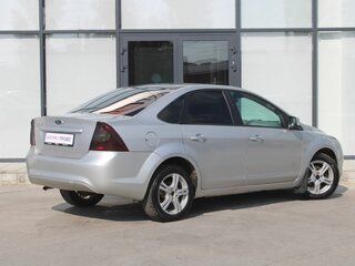 2010 Ford Focus II Рестайлинг, серебристый, 320000 рублей, вид 5