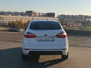 2016 Ford Fiesta Mk6 Рестайлинг, белый, 835000 рублей, вид 5
