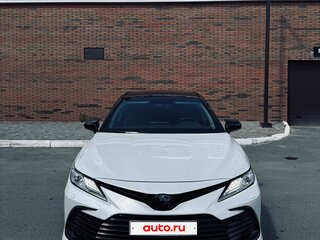 2021 Toyota Camry VIII (XV70) Рестайлинг, белый, 3050000 рублей, вид 2