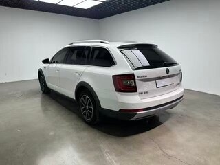 2017 Skoda Octavia Scout III (A7) Рестайлинг, белый, 1290000 рублей, вид 4