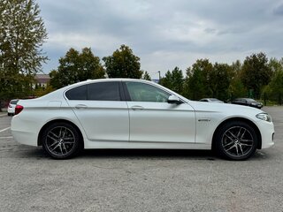 2013 BMW 5 серии 528i xDrive VI (F10/F11/F07) Рестайлинг, белый, 1630000 рублей, вид 2