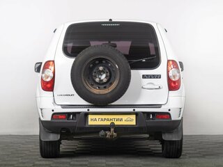 2018 Chevrolet Niva I Рестайлинг, белый, 799000 рублей, вид 4