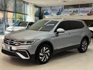 2023 Volkswagen Tiguan II Рестайлинг, серый, 2445000 рублей, вид 1
