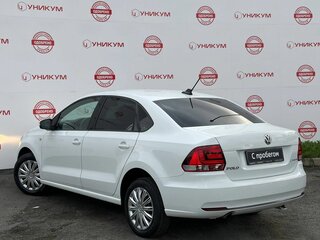2017 Volkswagen Polo V Рестайлинг, белый, 888000 рублей, вид 3