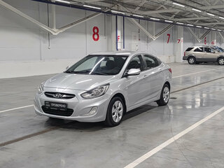 2013 Hyundai Solaris I, серебристый, 715000 рублей, вид 1