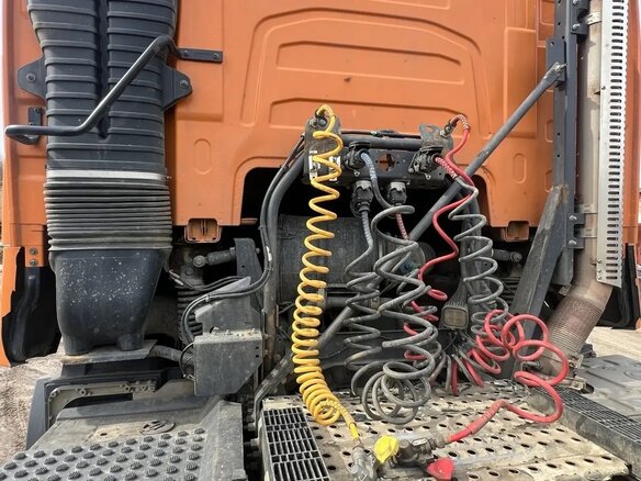 2019 Volvo FH, оранжевый, 6300000 рублей - вид 17
