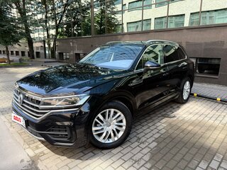 2020 Volkswagen Touareg III, чёрный, 5500000 рублей, вид 3