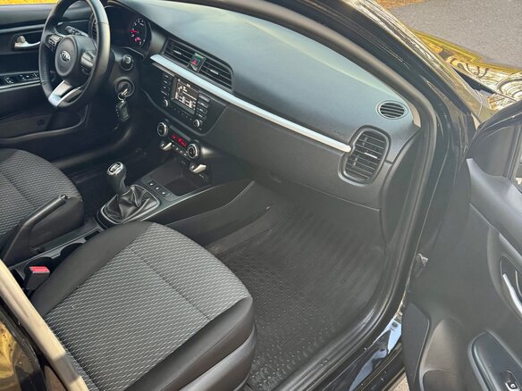 2019 Kia Rio IV, чёрный, 1060000 рублей - вид 10