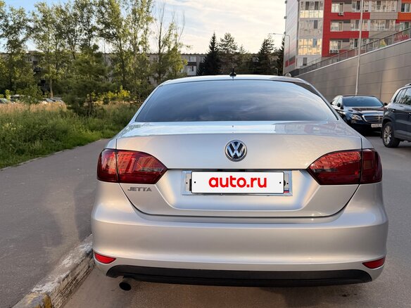 2013 Volkswagen Jetta VI, серебристый, 950000 рублей - вид 6