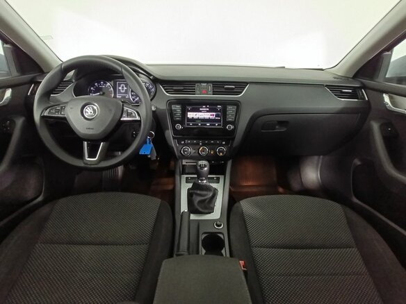 2017 Skoda Octavia III (A7), серебристый, 1240000 рублей - вид 9