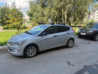 2014 Hyundai Solaris I Рестайлинг, серебристый, 615000 рублей, вид 2
