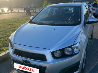 2013 Chevrolet Aveo II, серебристый, 695000 рублей, вид 2