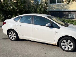 2013 Opel Astra J Рестайлинг, белый, 630000 рублей, вид 3
