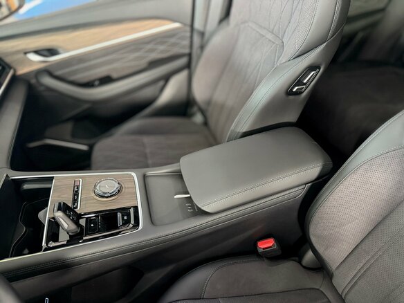 2026 Geely Monjaro I Рестайлинг, серебристый - вид 13