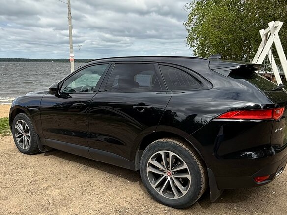 2017 Jaguar F-Pace I, чёрный, 2250000 рублей - вид 2