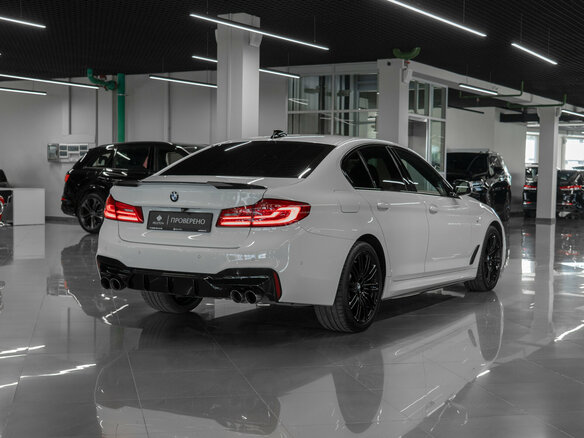 2019 BMW 5 серии 530d xDrive VII (G30/G31/G38), белый, 4980000 рублей - вид 4