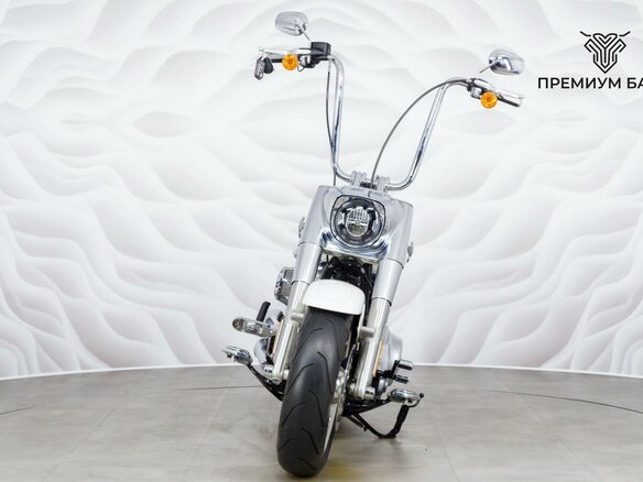 2019 Harley-Davidson Fat Boy, белый, 1949000 рублей - вид 3