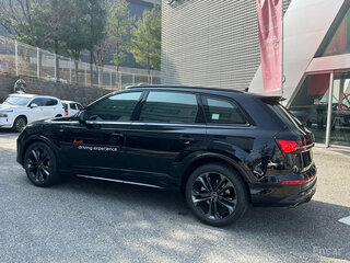 2025 Audi Q7 55 TFSI II (4M) Рестайлинг 2, чёрный, 11259000 рублей, вид 4