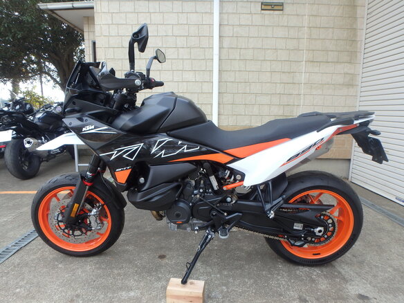 2024 KTM 890 SMT, чёрный, 1400000 рублей - вид 5