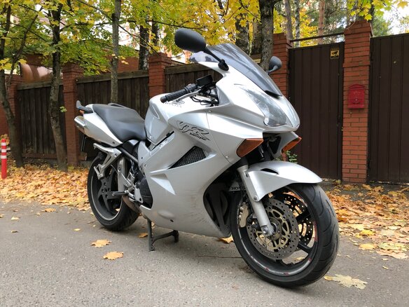 2003 Honda VFR 800, серебристый, 330000 рублей