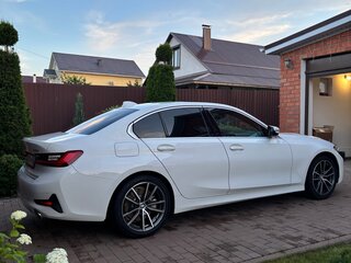 2019 BMW 3 серии 330i VII (G2x), белый, 3390000 рублей, вид 3