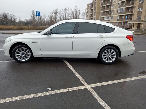2010 BMW 5 серии Gran Turismo 530d VI (F10/F11/F07), белый, 1850000 рублей - вид 3