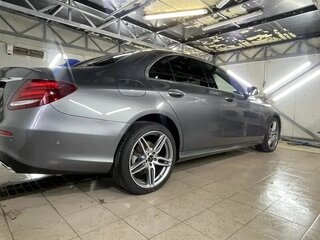 2020 Mercedes-Benz E-Класс 200 V (W213, S213, C238) Рестайлинг, серый, 4250000 рублей, вид 3