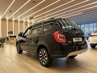 2026 Lada (ВАЗ) Granta Cross I Рестайлинг, чёрный, 1205000 рублей, вид 5
