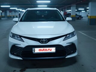 2021 Toyota Camry VIII (XV70) Рестайлинг, белый, 3000000 рублей, вид 2