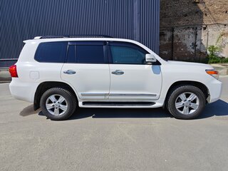 2013 Toyota Land Cruiser 200 Series Рестайлинг 1, белый, 4000000 рублей, вид 4