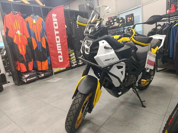 2026 QJMotor SVT 650 X, жёлтый, 729000 рублей - вид 4