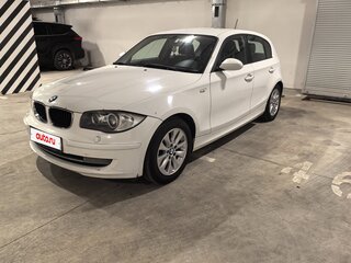 2009 BMW 1 серии 116d I (E81/E82/E87/E88) Рестайлинг, белый, 1150000 рублей, вид 1