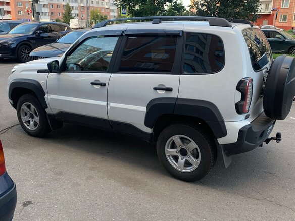 2025 Lada (ВАЗ) Niva Travel I Рестайлинг, белый, 1425000 рублей - вид 1