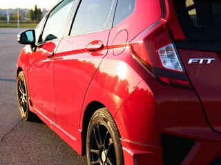 2016 Honda Fit III, красный, 1300000 рублей, вид 3