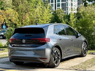 2024 Volkswagen ID.3 57.3 kWh I, серый, 2630000 рублей, вид 4