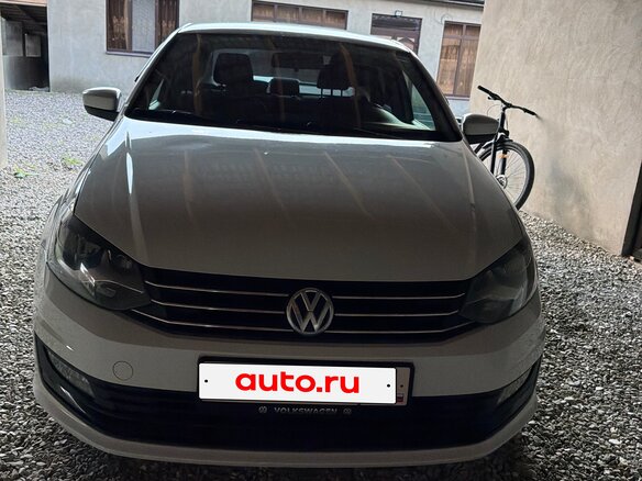 2015 Volkswagen Polo V Рестайлинг, белый, 870000 рублей - вид 2