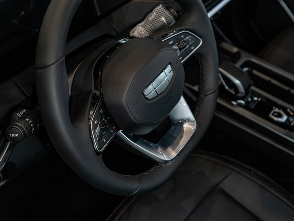 2026 Geely Okavango I Рестайлинг, серый, 4085990 рублей - вид 13