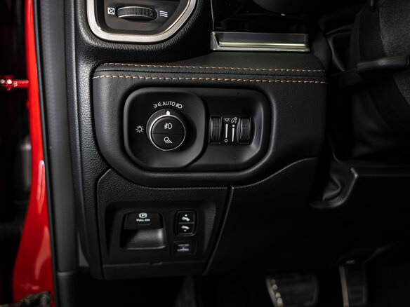 2026 Ram 1500 Crew Cab V Рестайлинг, красный, 10490000 рублей - вид 13