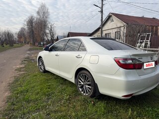 2016 Toyota Camry VII (XV50) Рестайлинг, белый, 2130000 рублей, вид 3