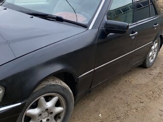 2000 Mercedes-Benz C-Класс 230 I (W202) Рестайлинг, чёрный, 355000 рублей, вид 1