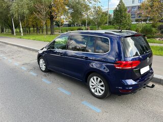 2017 Volkswagen Touran II, синий, 1679000 рублей, вид 4
