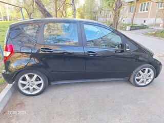 2011 Mercedes-Benz A-Класс 180 II (W169) Рестайлинг, чёрный, 670000 рублей, вид 4
