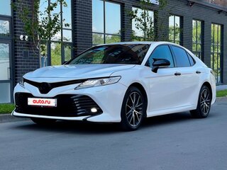 2019 Toyota Camry VIII (XV70), белый, 2049000 рублей, вид 1