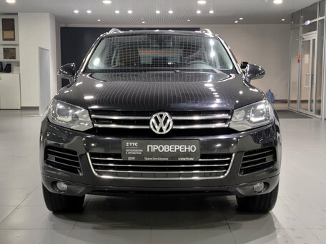 2010 Volkswagen Touareg II, чёрный, 1700000 рублей, вид 2