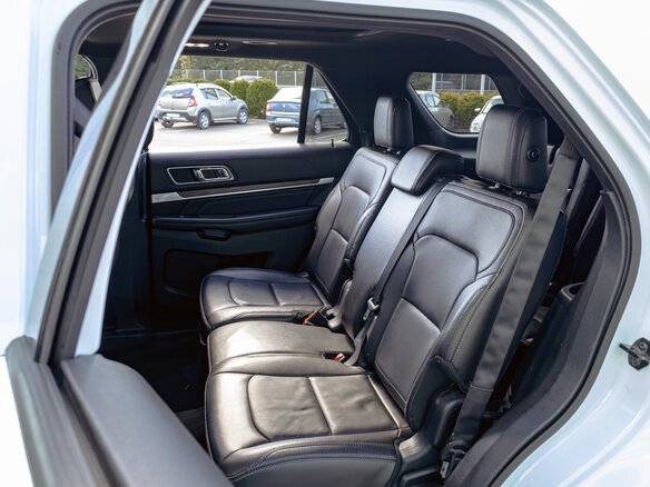 2018 Ford Explorer V Рестайлинг, белый, 2335000 рублей - вид 17